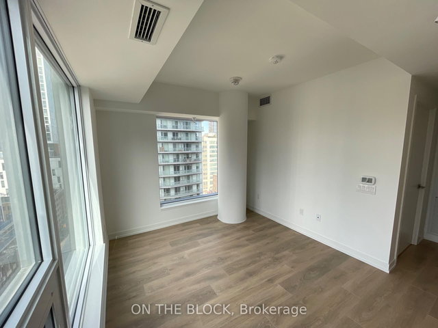 1611 - 82 Dalhousie Street