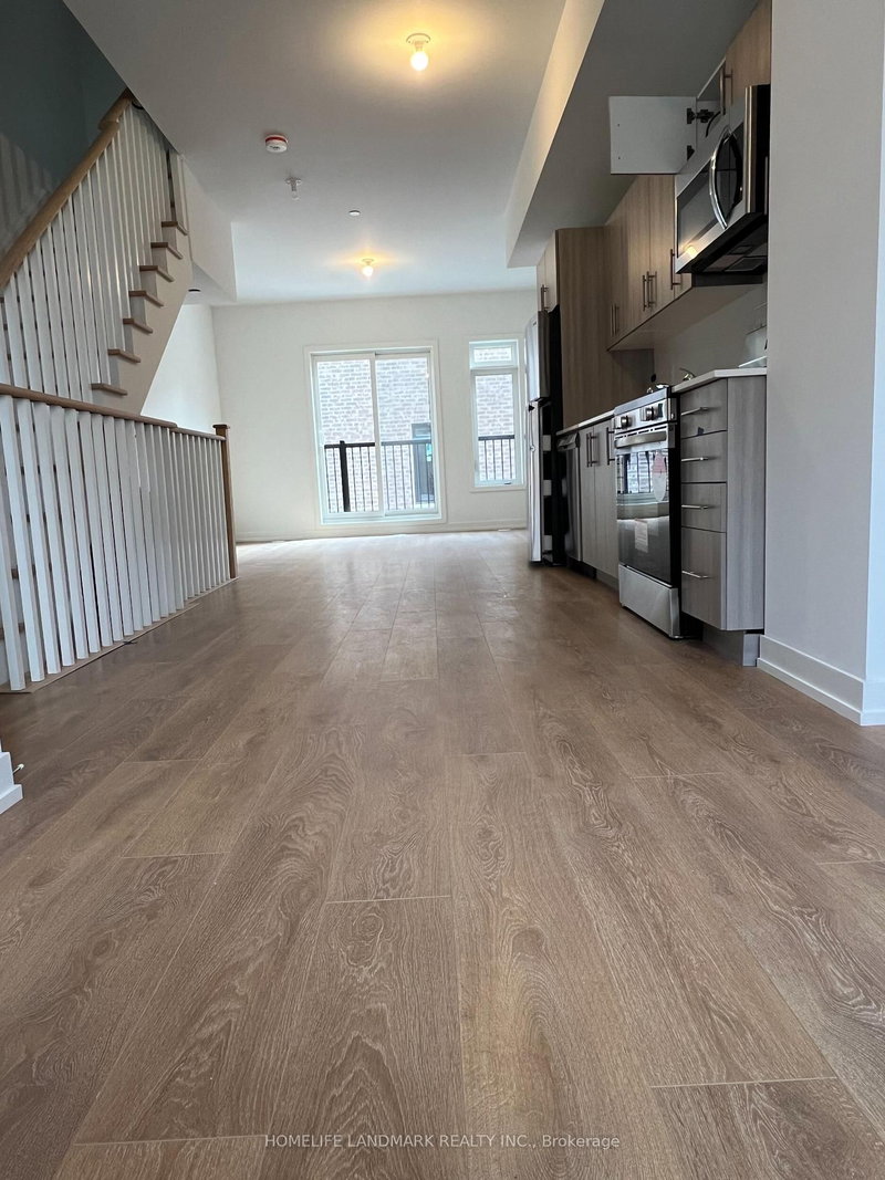 33 Case Ootes Dr, Toronto, M4A 0C1 | Image 2