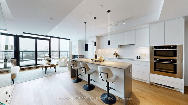 PH 617 - 899 College Street