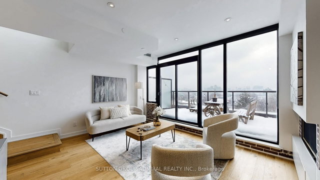 PH 617 - 899 College Street