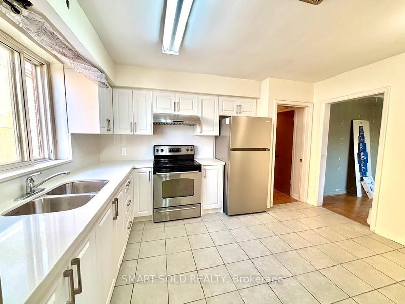 2 - 65 Garthdale Crt, Toronto, M3H 5P7 | Image 3