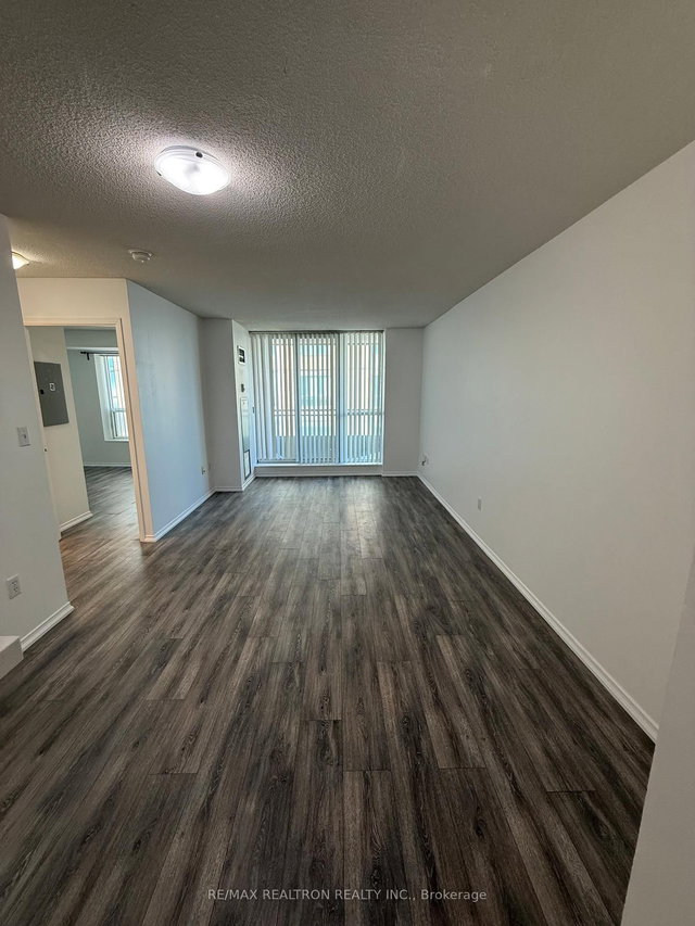 916 - 39 Pemberton Avenue