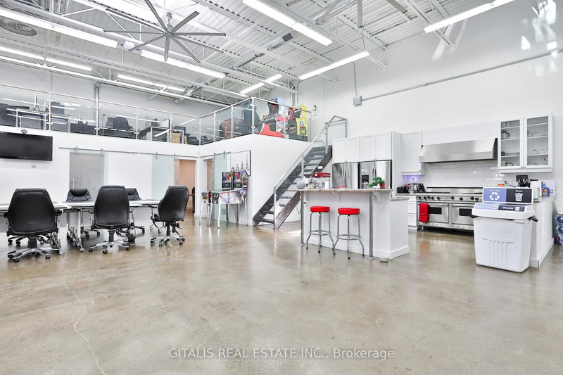 D - 75 Jonesville Cres, Toronto, M4A 1H2 | Image 3