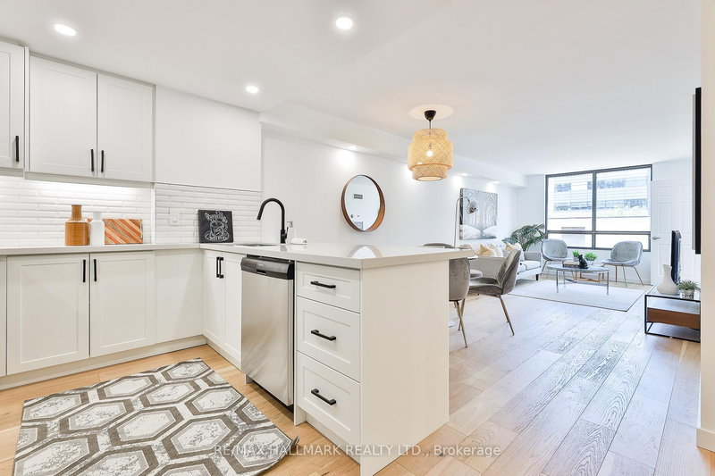 home for lease on 402-117 Gerrard Street E