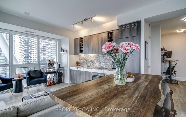 2507 - 101 Erskine Avenue