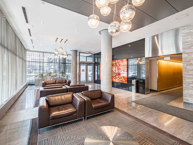 715 - 4 Spadina Avenue