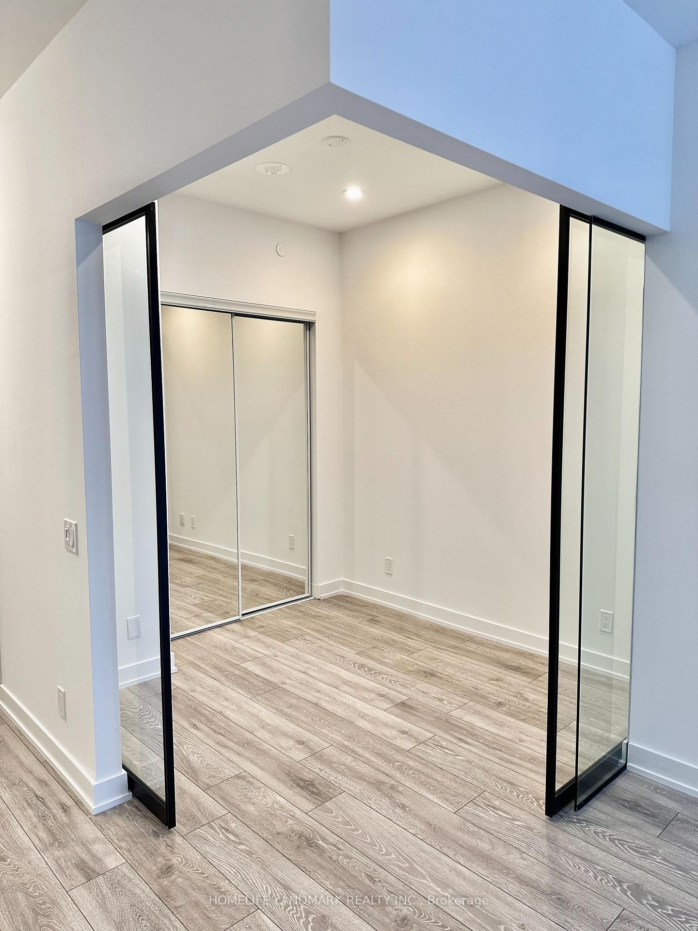 Condo for lease at 905-108 Peter Street, Toronto, Ontario, M5V 0W2 - Waterfront Communities C1 - MLS: C12777826