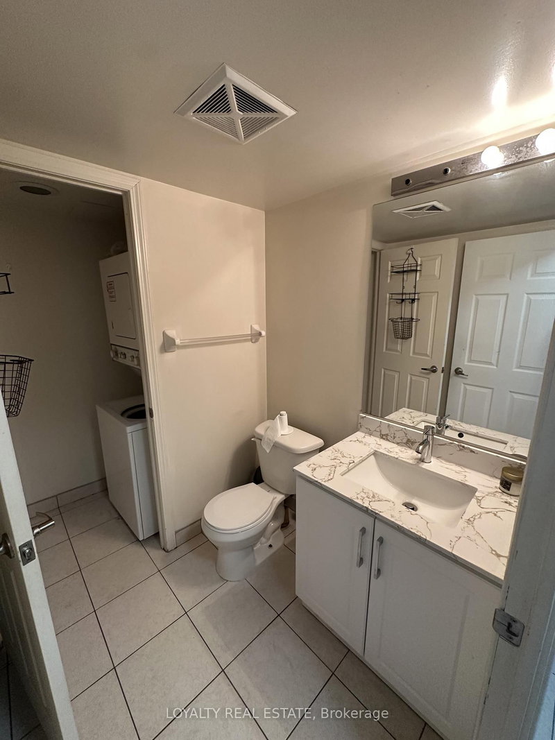 509 - 19 Grand Trunk Cres, Toronto, M5J 3A3 | Image 3