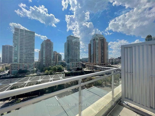 Ph832 - 1029 King Street W