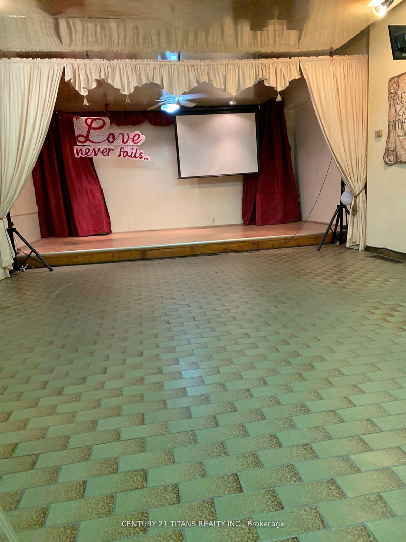 481A Oakwood Ave, Toronto, M6E 2W4 | Image 2