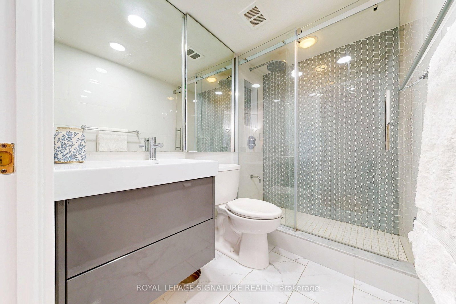 33 Harbour Square, Unit 410/204 - Photo 21
