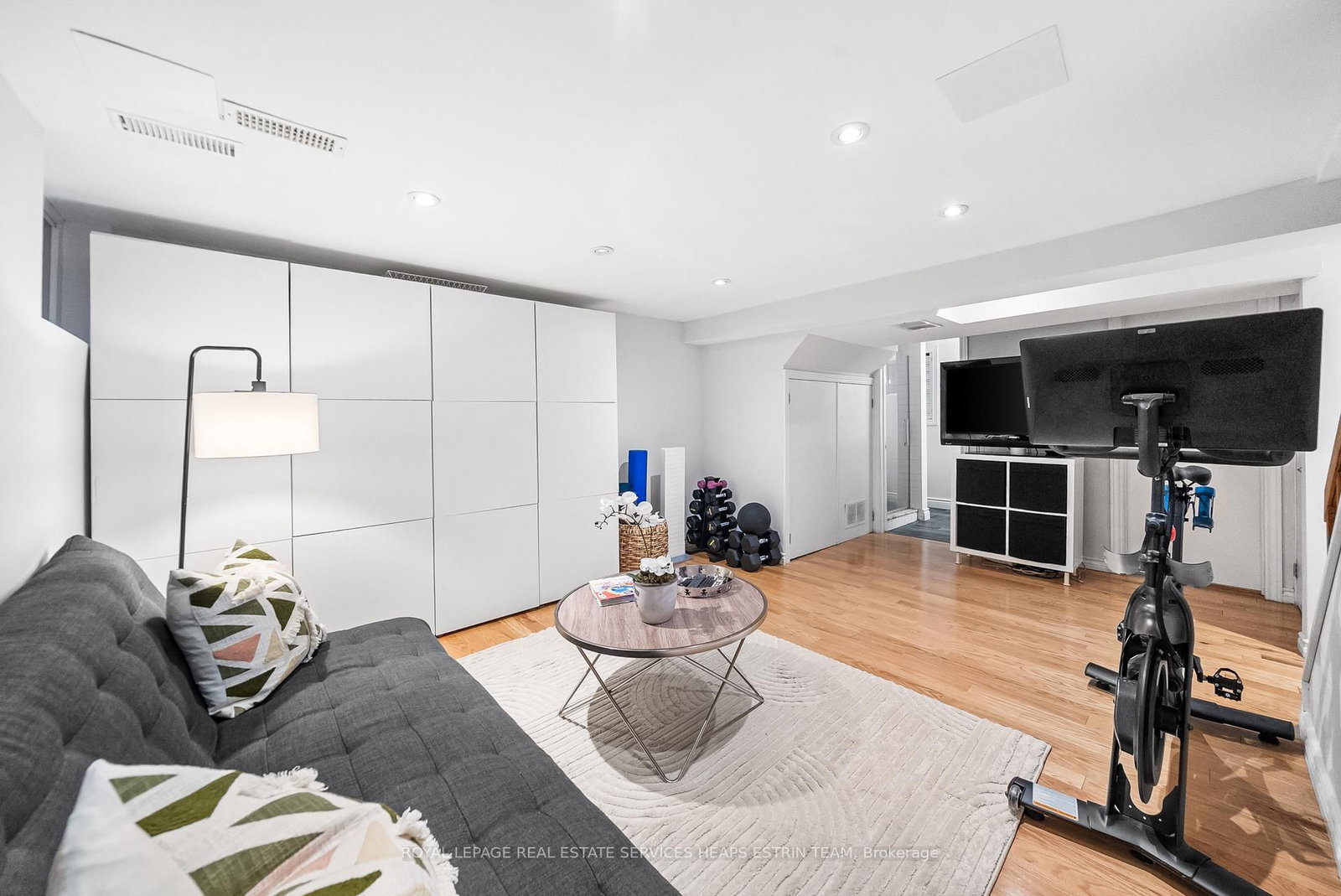 Listing Image 19