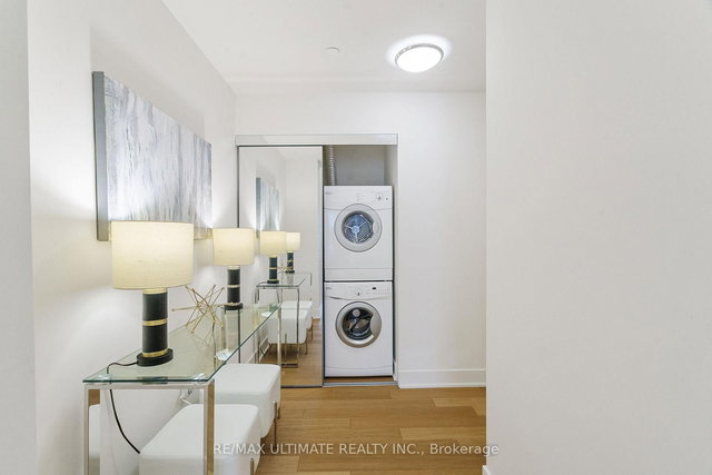 802 - 30 Roehampton Avenue