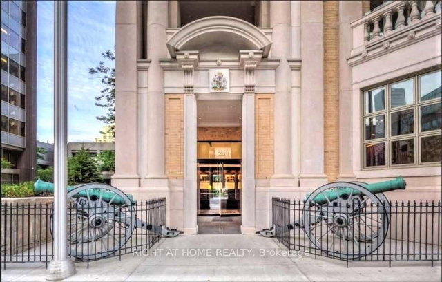 1706 - 426 University Avenue