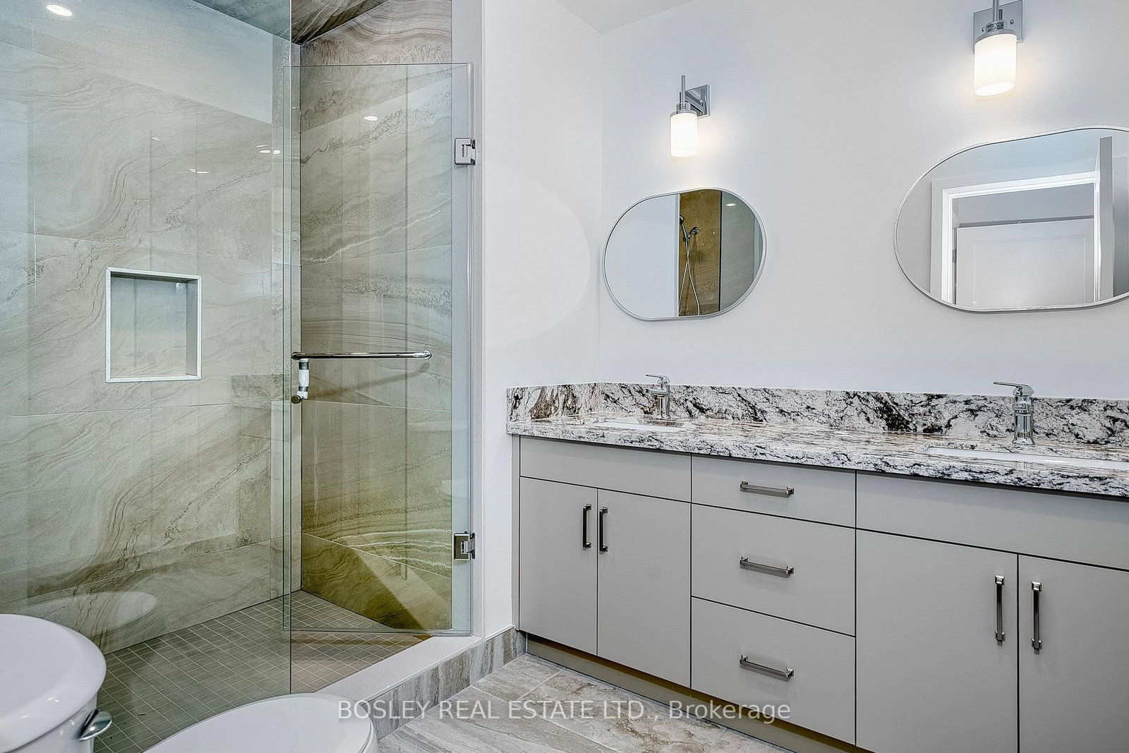 2579 Yonge Street, Unit 201 - Photo 12