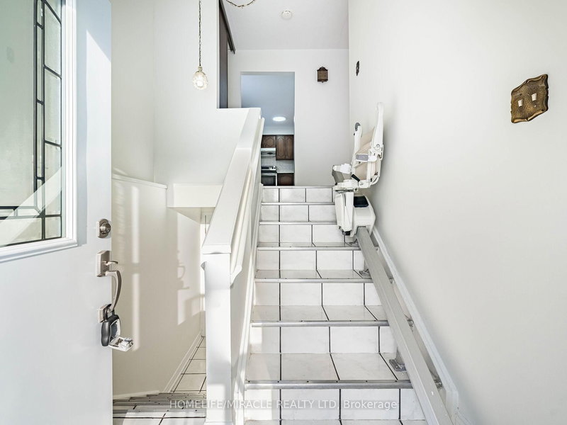 209 Apache Tr, Toronto, M2H 2J3 | Image 3