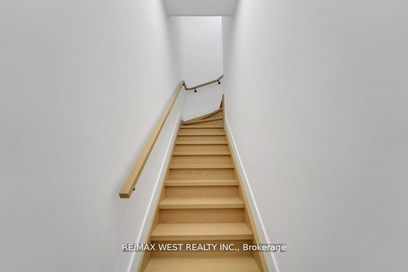 661 Winona Dr, Toronto, M6C 3V6 | Image 3