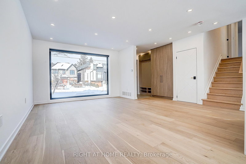 215 Churchill Ave, Toronto, M2R 1E2 | Image 2