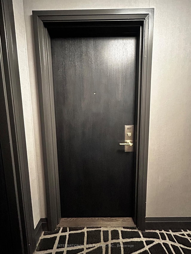 607 - 297 College Street