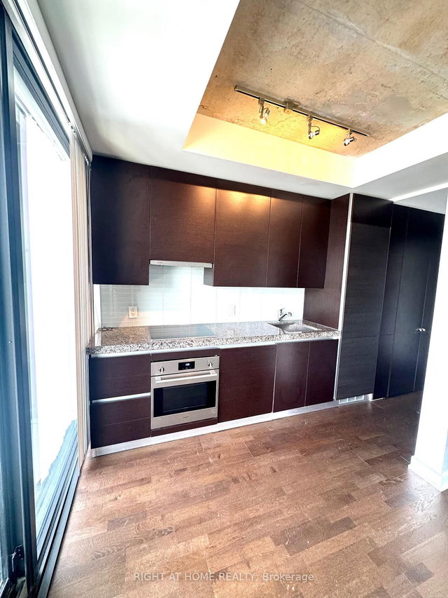 1316 - 629 King Street W W