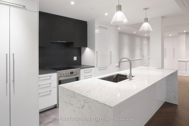 208 - 2 Clarendon Avenue