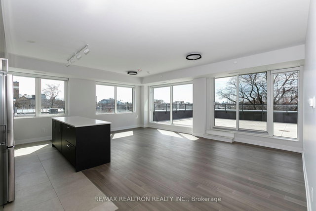 702 - 664 Spadina Avenue