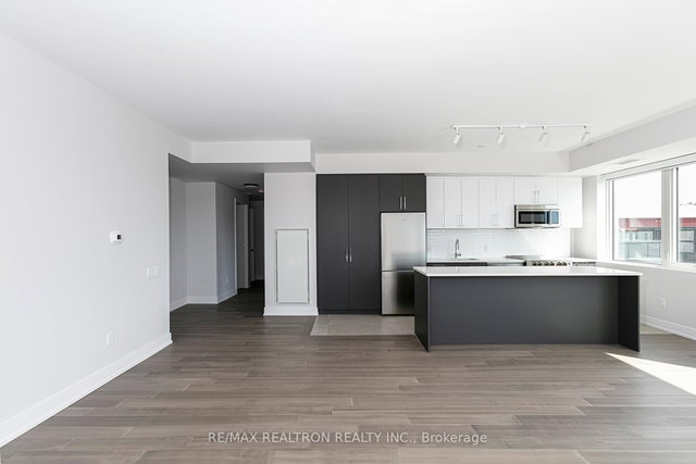 410 - 664 Spadina Avenue