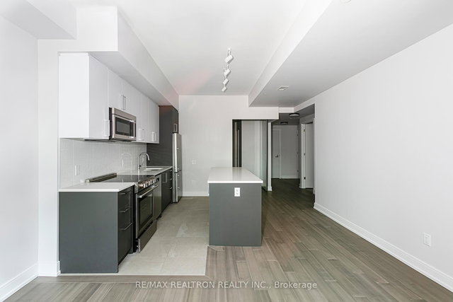 203 - 664 Spadina Avenue