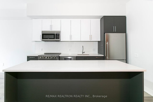 203 - 664 Spadina Avenue