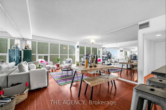 606 - 99 Harbour Square