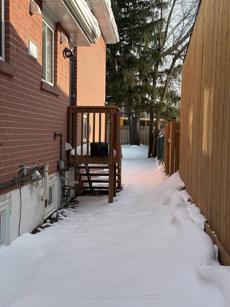 5 Rochelle Cres, Toronto, M2J 1Y3 | Image 3