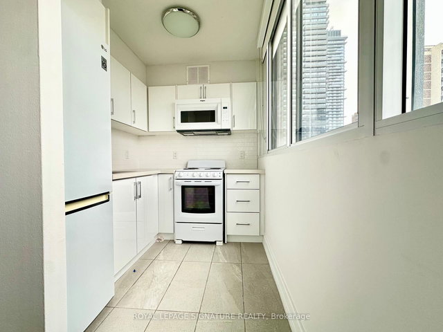 1213 - 33 Isabella Street