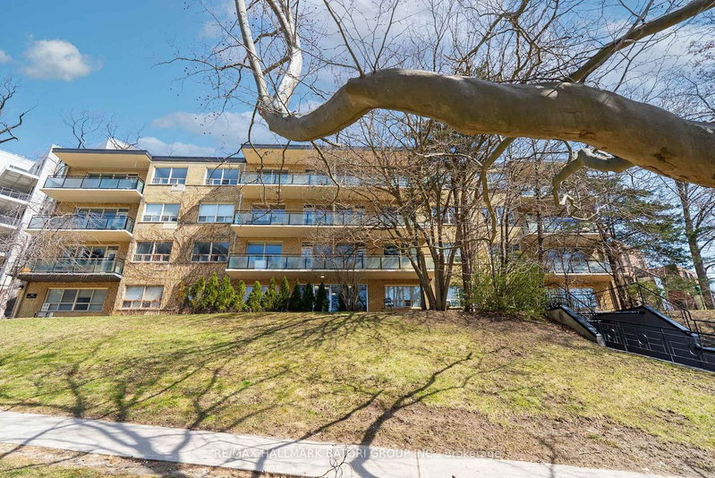 home for lease on 403-159 Russell Hill Road