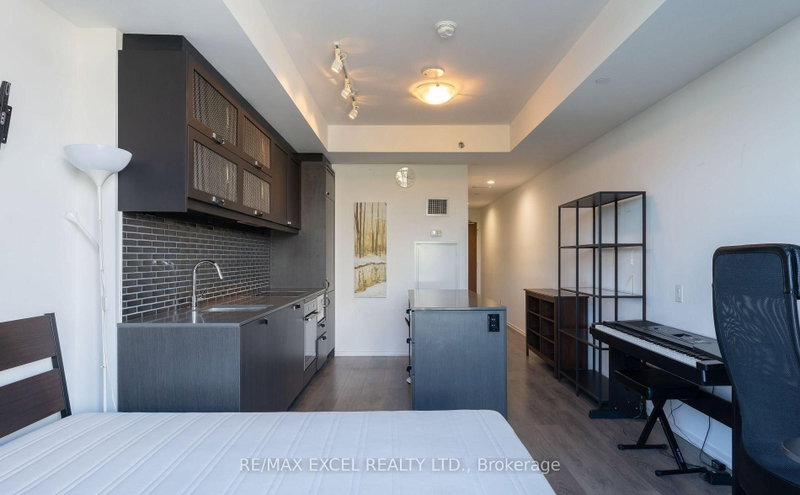 home for lease on 506-783 Bathurst Street