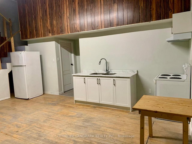 2 - 450 Spadina Avenue