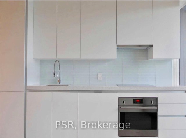 1021 - 629 King Street W