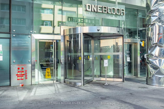 3211 - 1 Bloor Street E