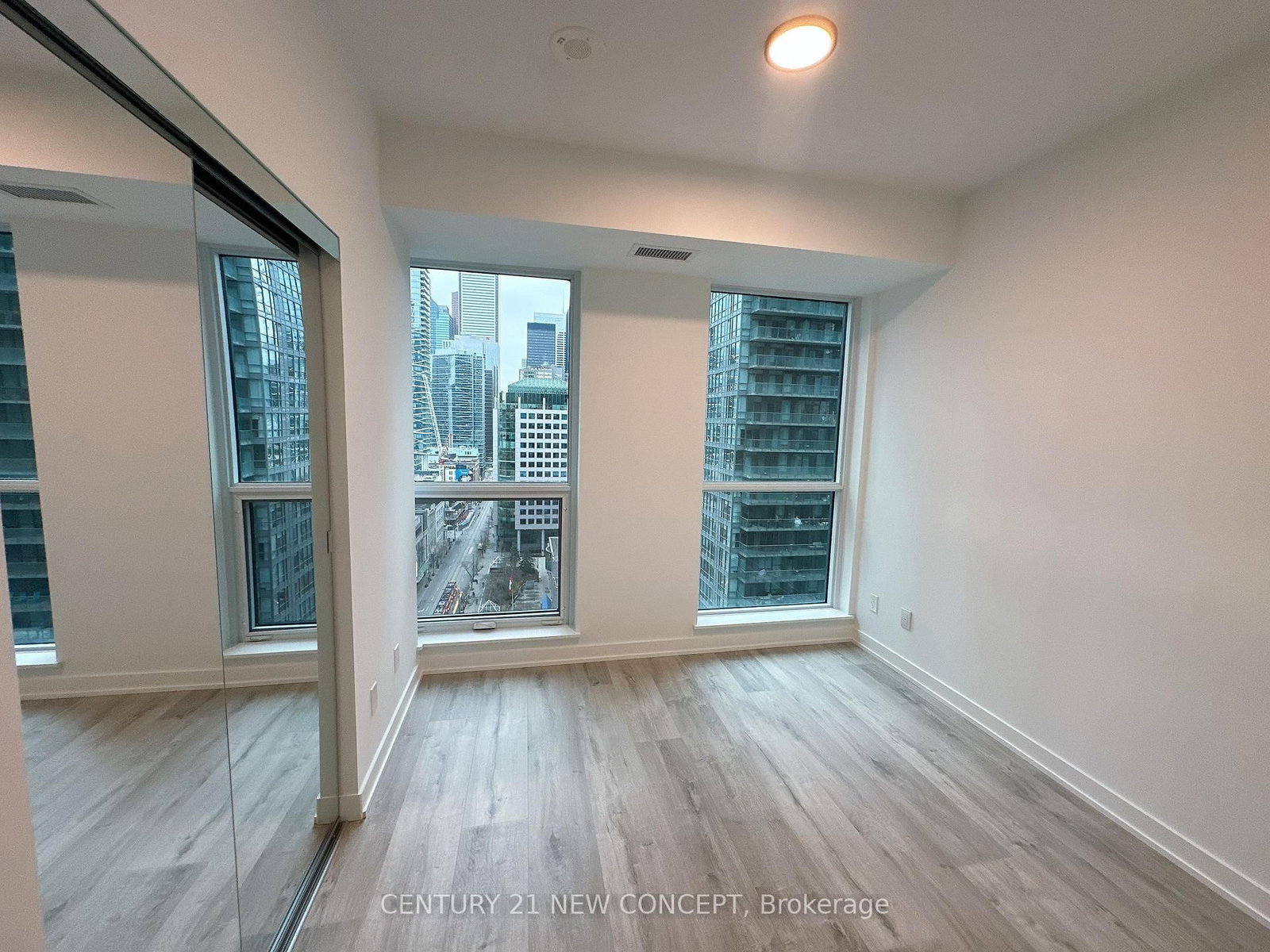 327 King Street W, Unit 1708 - Photo 13