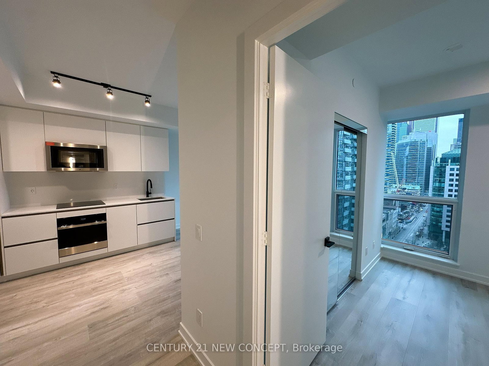 327 King Street W, Unit 1708 - Photo 6