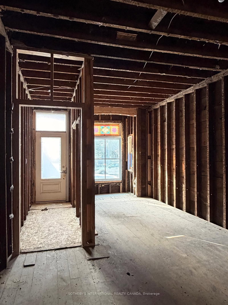 483 Roxton Rd, Toronto, M6G 3R5 | Image 2