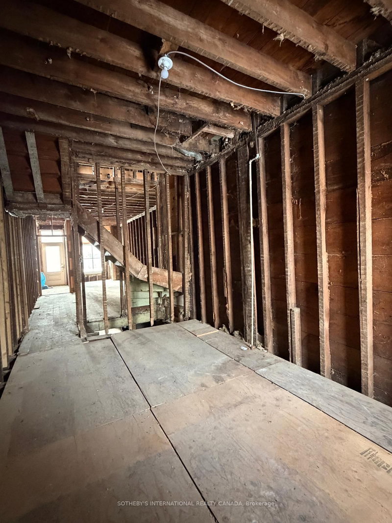 483 Roxton Rd, Toronto, M6G 3R5 | Image 3