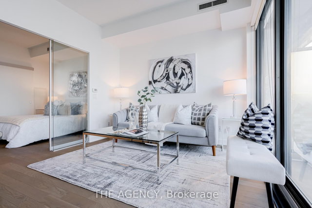 2214 - 25 Richmond Street E