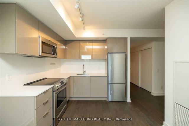 1816 - 25 Richmond Street E