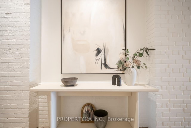 409 - 993 Queen Street W