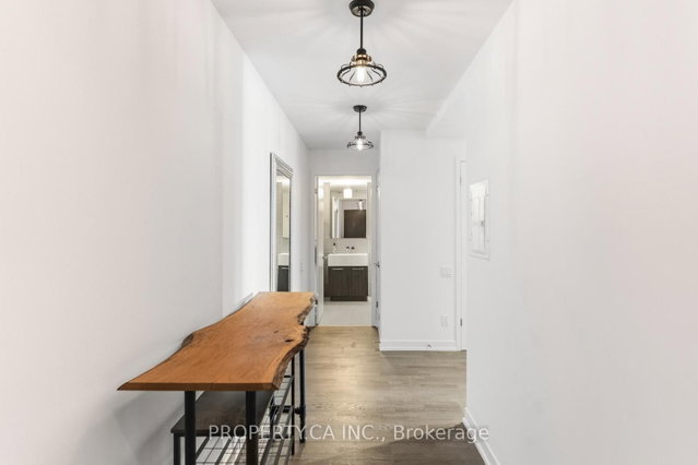 623 - 560 King Street W