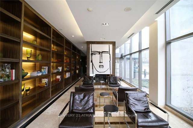 2906 - 37 Grosvenor Street