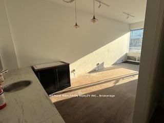 2831 Bathurst Street - Photo 8