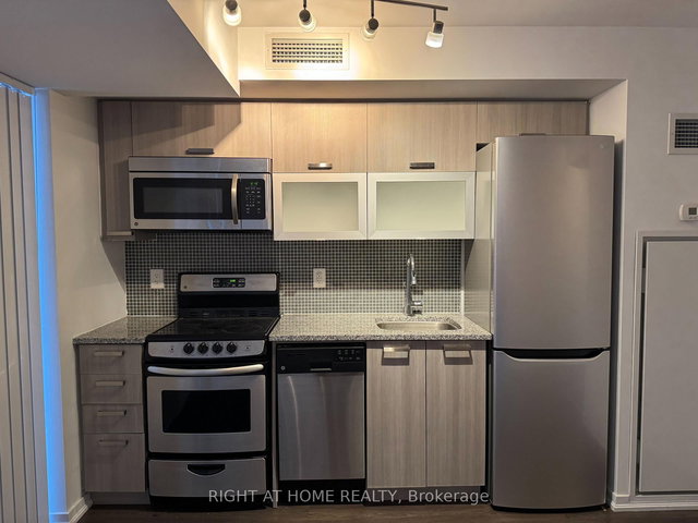 706 - 36 Lisgar Street