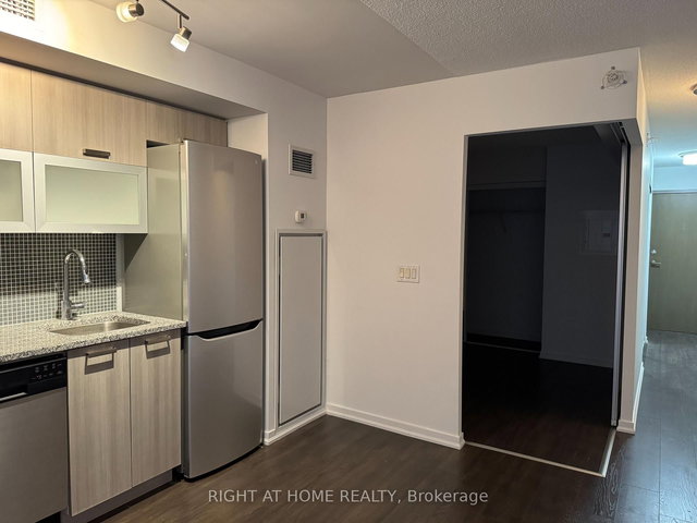 706 - 36 Lisgar Street