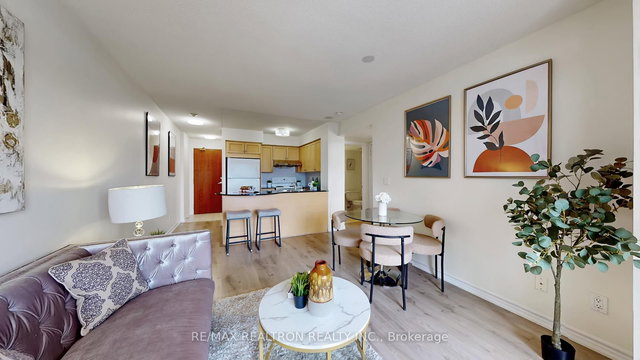 1606 - 18 Kenaston Gardens